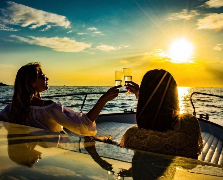 La Spezia: Sunset Boat Tour With Aperitivo and Snacks - Tour Highlights and Inclusions
