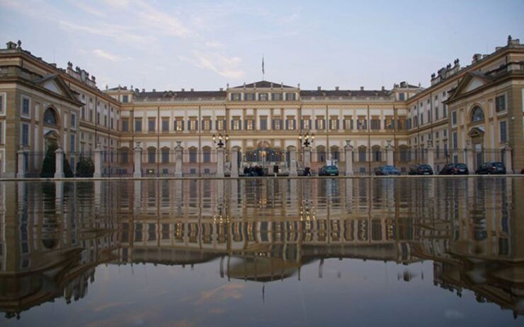 La Venaria Reale Entry Ticket and Hop-on Hop-off Bus Tour - Experience and Tour Highlights