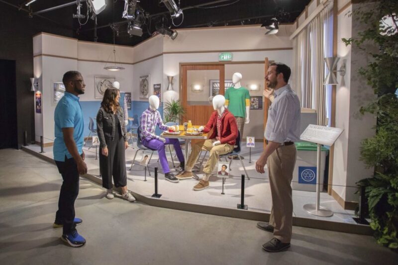 LA: Warner Bros Studio Entry with Hollywood Bus Tour Package - FAQ