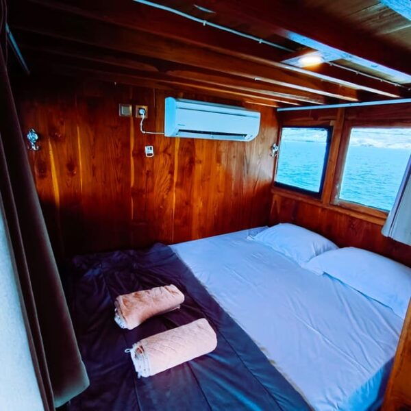 Labuan Bajo: 2-Day Komodo Island Cruise With a Private Cabin - Booking and Cancellation