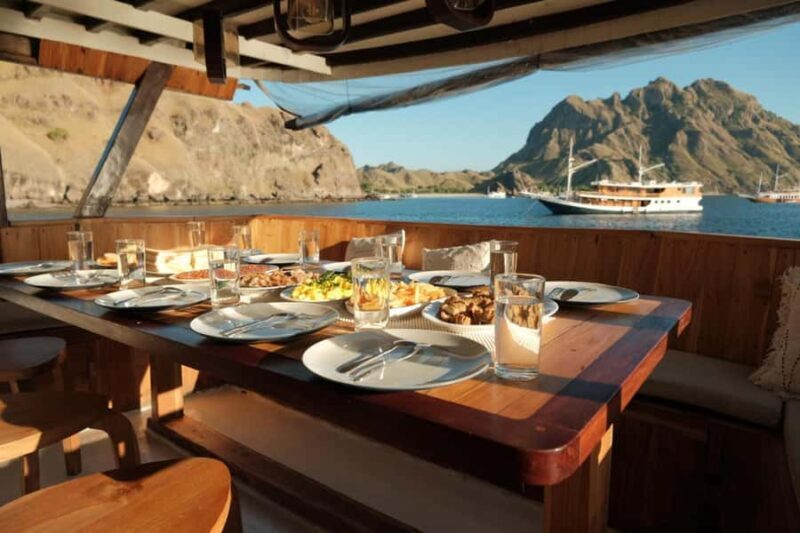 Labuan Bajo: 3-Day Komodo Island and Pink Beach Tour - Good To Know