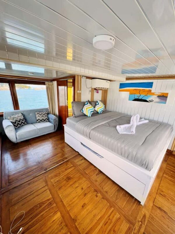 Labuan Bajo: 3-Day Komodo Liveaboard Adventure with VIP Boat - Detailed Breakdown of the Itinerary