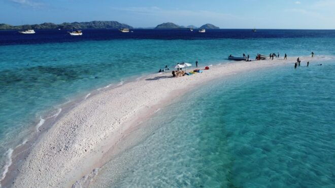 Labuan Bajo: Day Trip 6-Points Komodo Islands With Speedboat - Highlights of Komodo Islands