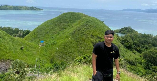 Labuan Bajo: Explore Slyvia Hils & Swim in Rangko Cave - Description of the Tour