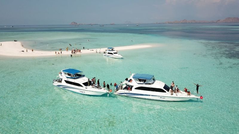 Labuan Bajo Full-Day Speedboat Tour by East Cruise Komodo - Who should book, and what to bring
