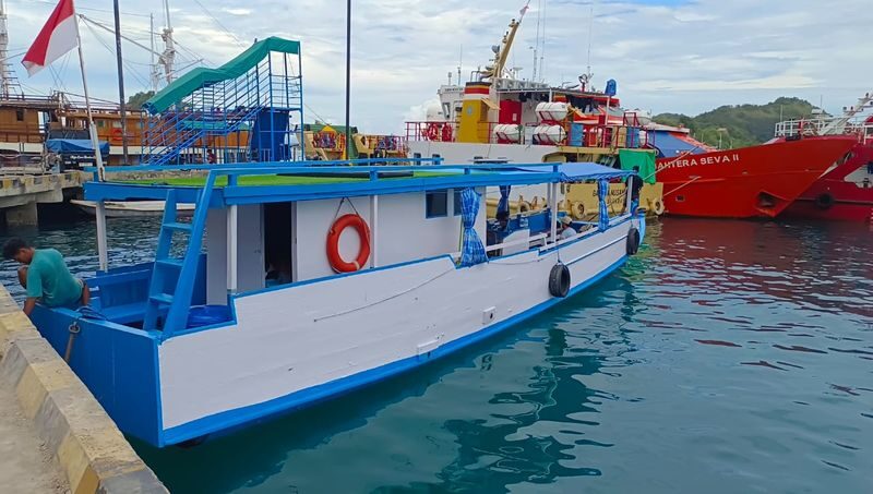 Labuan Bajo Komodo & Islands Private Full-Day Boat Tour - The day’s highlights at a glance