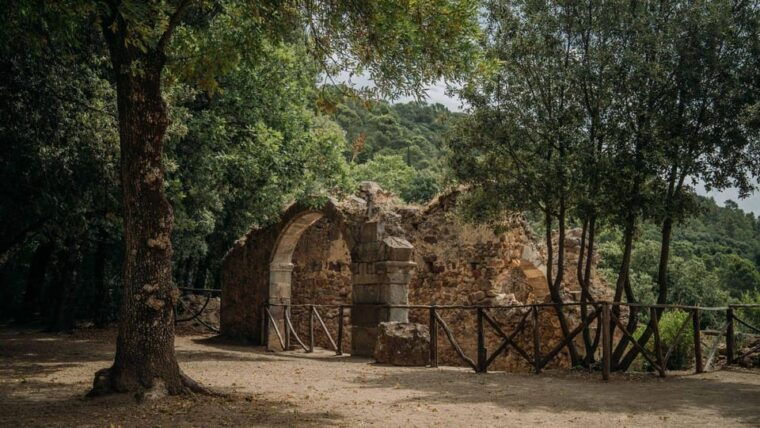 Laconi: Guided Tour Discovering the Village - Aymerich Park Exploration