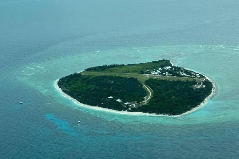 Lady Elliot Island Great Barrier Reef Tour from Gold Coast/ Brisbane - Lunch brings a welcome pause