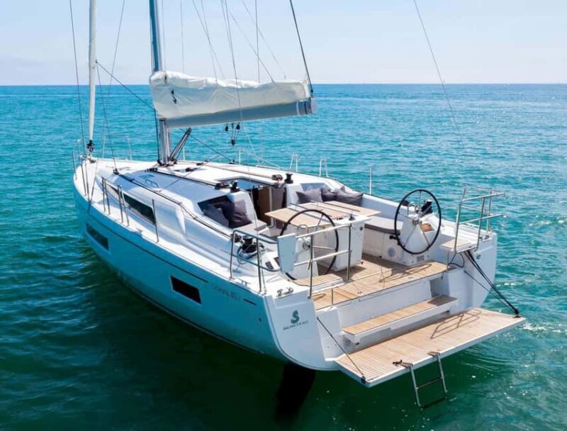 Lagos: Beneteau Oceanis 40.1 Private Sailing Experience - The Yacht: Comfort Meets Performance