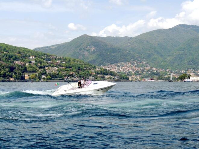 Lake Como: 1h Adventure on a Luxury Private Boat - Boat Features