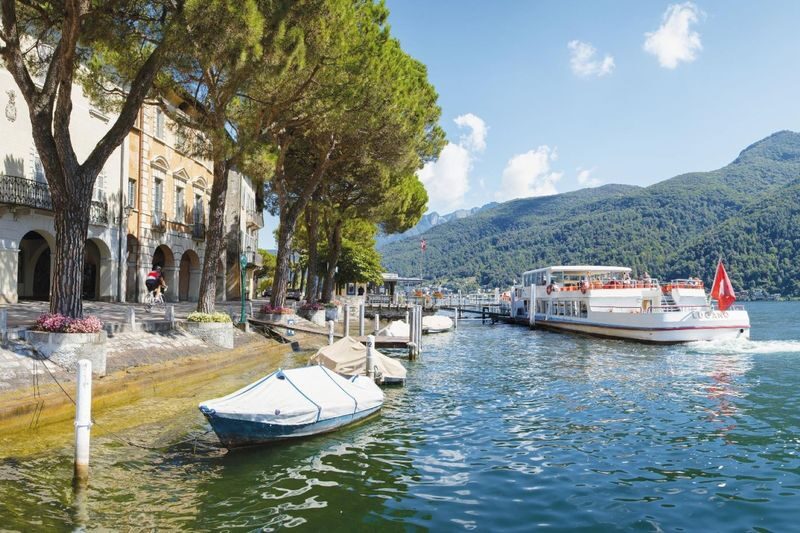 Lake Como and Lugano One-Day Tour from Milan - Leaving Milan for Como