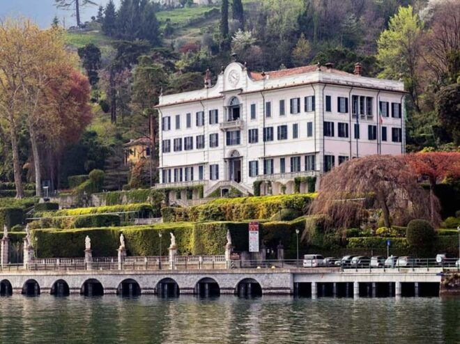 Lake Como: Boat Ride With an Elegant Black Boat - Onboard Amenities and Comfort
