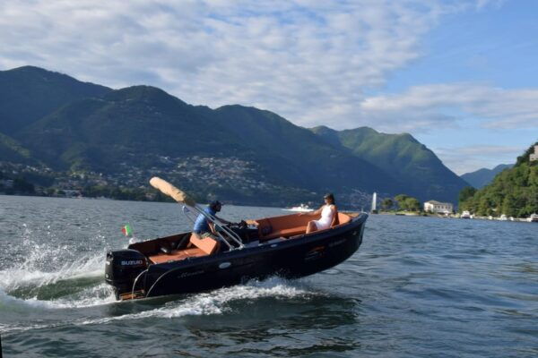 Lake Como: Boat Ride With an Elegant Black Boat - Customization Options for Tours