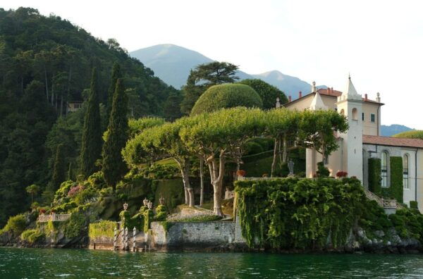 Lake Como: Boat Ride With an Elegant Black Boat - Additional Services Available