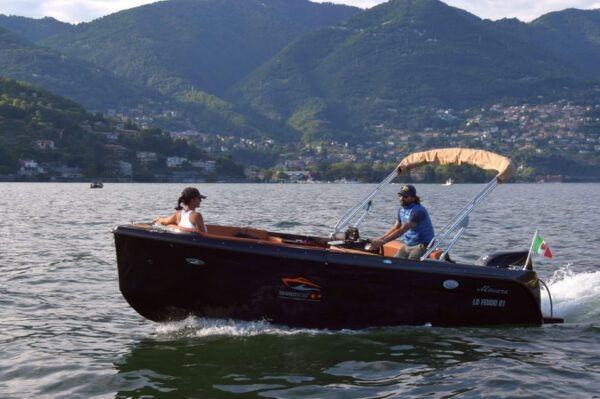 Lake Como: Boat Ride With an Elegant Black Boat - Exploring Lake Comos Heritage
