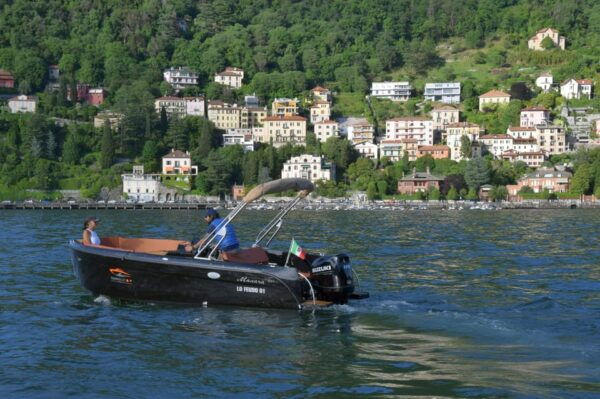 Lake Como: Boat Ride With an Elegant Black Boat - Frequently Asked Questions