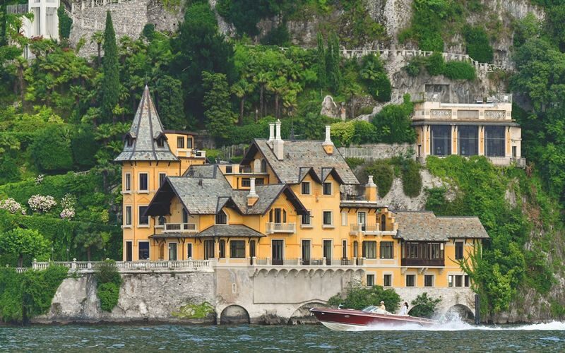 Lake Como boat tour with hot drink in Como - Small Group, Crew, and Audio Guide