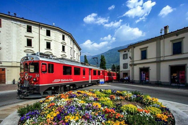 Lake Como Cruise, St. Moritz and Bernina Red Train Tour - The long return to Milan