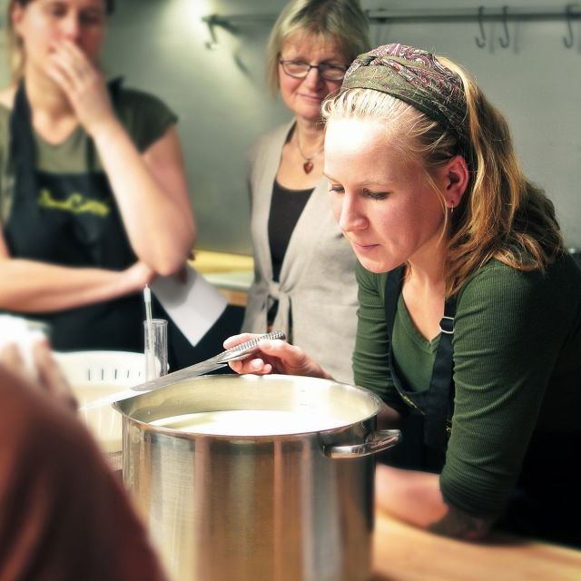 Lake Como: Pizzoccheri Cooking Class in Valsassina - Experience Description