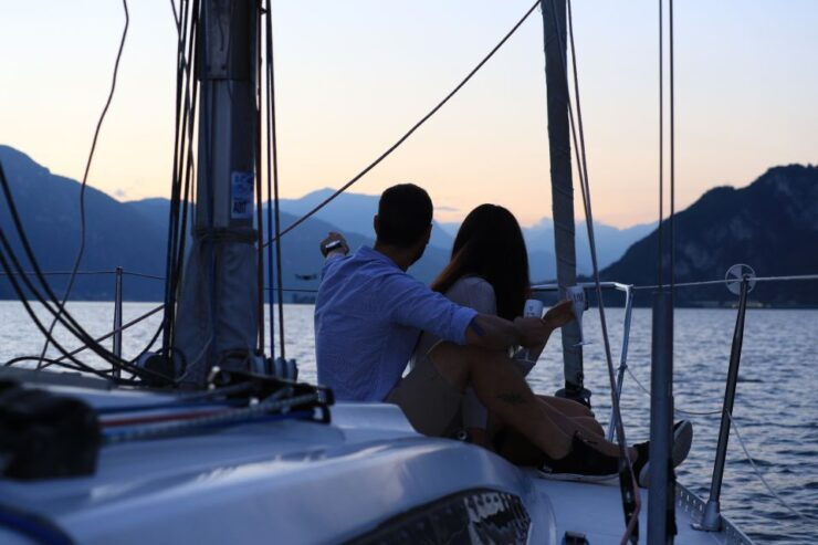 Lake Como: Romantic Sunset Experience - Prosecco and Franciacorta Tasting