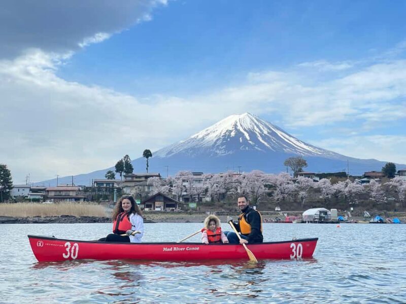 Lake Kawaguchi: Enjoy a canoeing tour without getting wet - Delving Into the Details: Why This Tour Offers Good Value