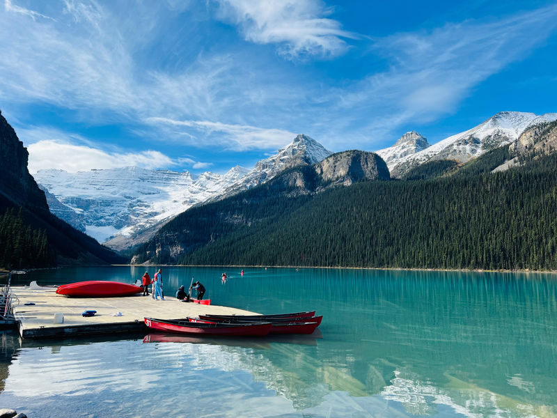 Lake Louise and Moraine Lake Half-Day Tour - Lake Louise: an hour beneath Victoria Glacier
