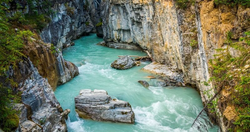 Lake Louise, Emerald Lake, Takakkaw Falls and Marble Canyon Tour - Should you book this Rockies tour?