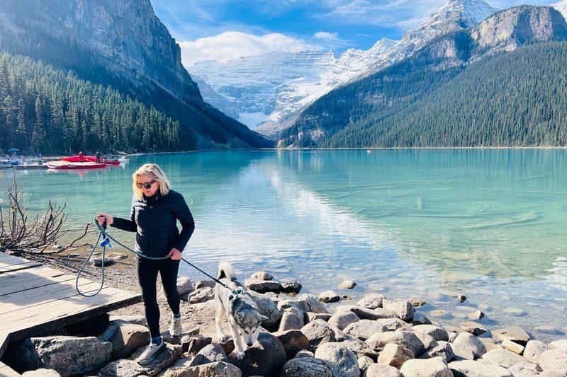 Lake Louise, Moraine/Johnston Canyon, Emerald Lake and Banff Town - One day, several Rocky Mountain highlights