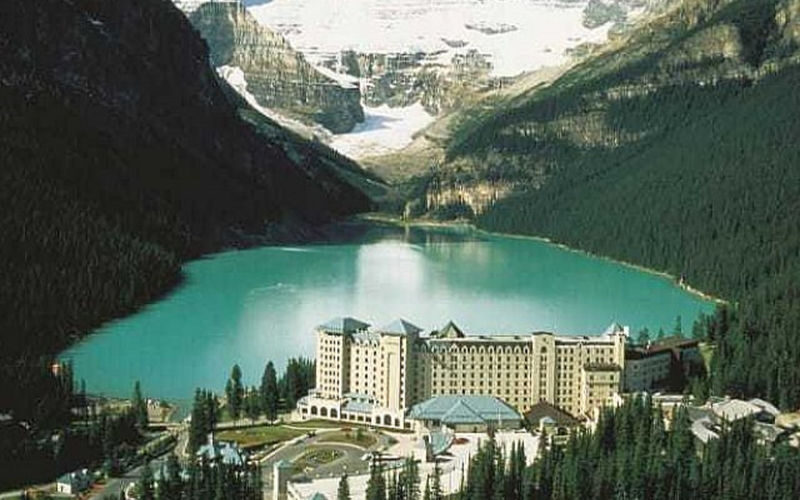 Lake Louise, Moraine Lake, Emerald Lake Day Tour from Banff/Calgary/Canmore - Moraine Lake and Emerald Lake: two more stops