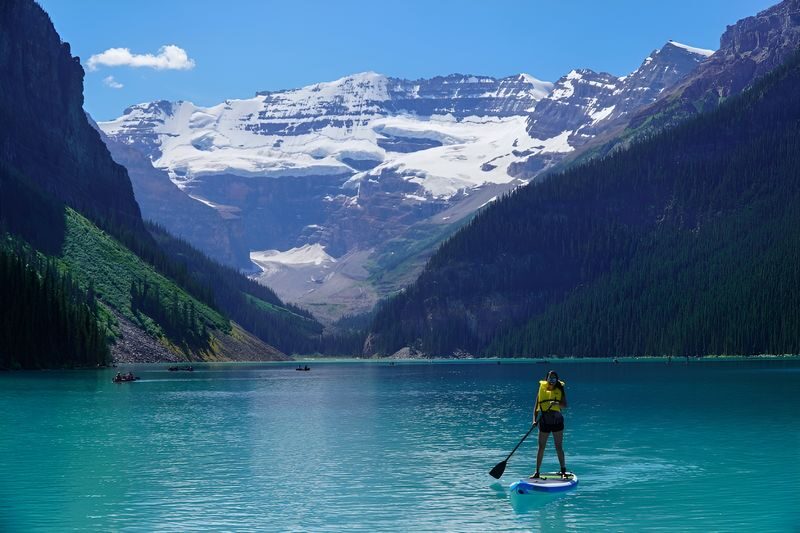 Lake Louise,Moraine Lake/Johnston Canyon and Banff Hot springs Tour - Lake Louise in its winter colors