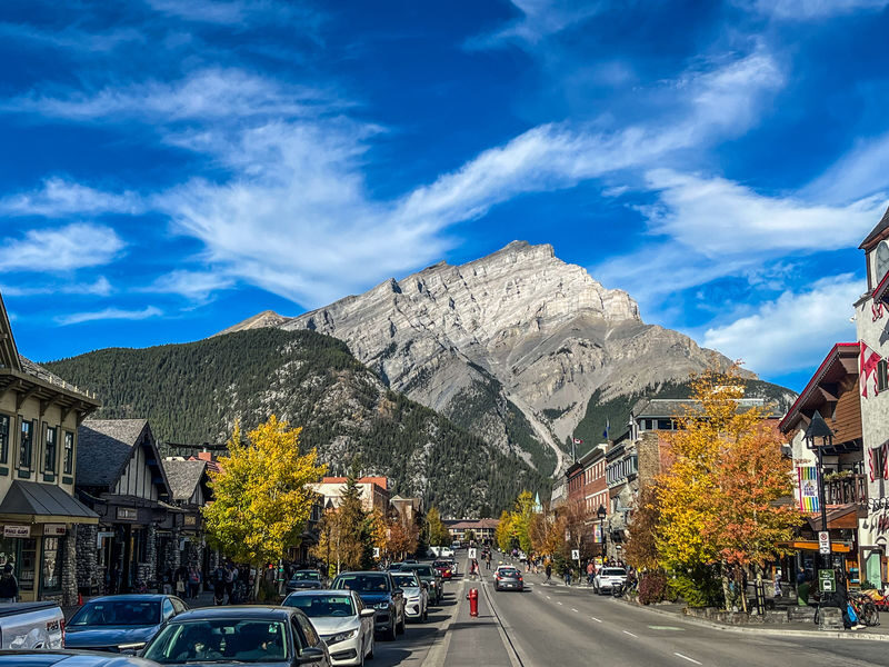 Lake Louise,Moraine Lake/Johnston Canyon and Banff Hot springs Tour - What the price tells you, and what it does not