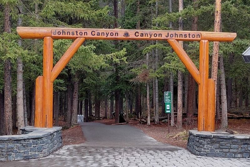 Lake Louise, Moraine Lake, Johnston Canyon & Banff Town Day Tour - Price, fees and what to bring