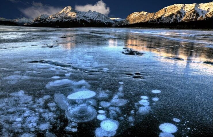Lake Louise Ski Resort & Abraham Lake Ice Bubbles Day Tour - Tour Highlights