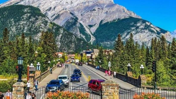 Lake Louise,Moraine,Emerald Lake Johnston Canyon &Banff Town - Frequently Asked Questions