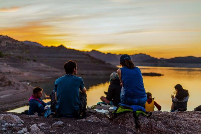 Lake Mead: Sunset Kayaking Tour With Dinner and Campfire - Tour Guide and Group Size