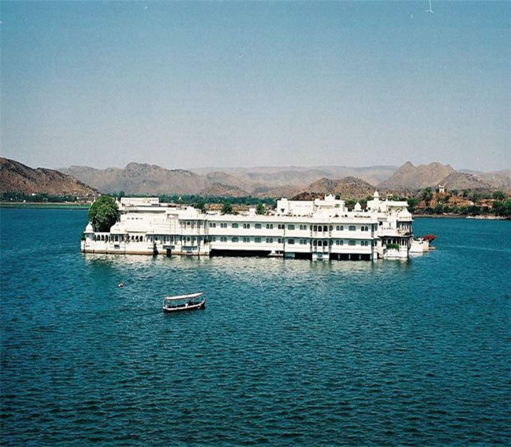 Lake Pichola: Evening Boat Ride With Private Transfers - Activity Description