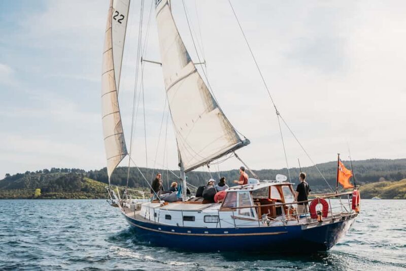 Lake Taupo: Classical Sailing to the Mori Rock Carvings - Food and Drink