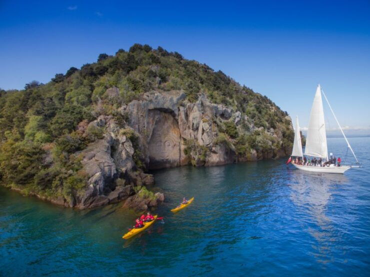 Lake Taupō: Māori Rock Carvings Tour Kayaking Tour - Experience Highlights