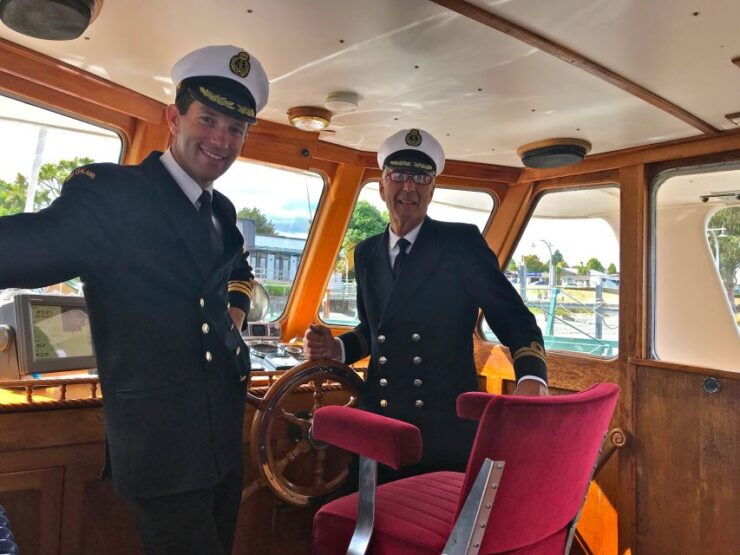 Lake Te Anau: 3-Hour Boat Cruise With Guided Walk - Experience