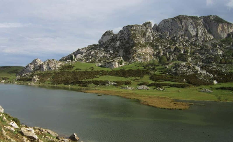 Lakes of Covadonga and Sanctuary of Covadonga: Guided and interpreted tour - Exploring the Itinerary in Detail