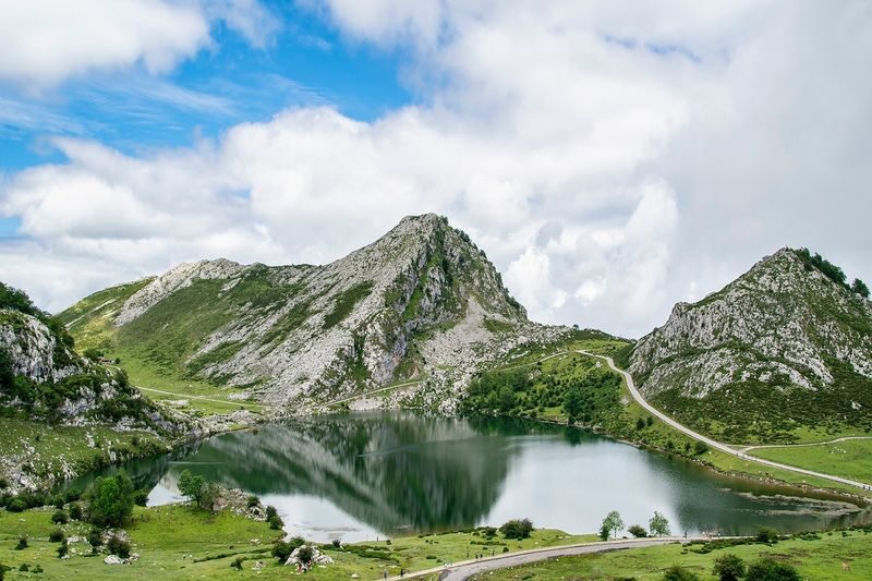 Lakes of Covadonga Full-Day National Park Tour - Cangas de Onís: lunch, cider, and the Roman Bridge