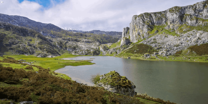 Lakes of Covadonga: Mountain Route for All Audiences - Seasonal Considerations