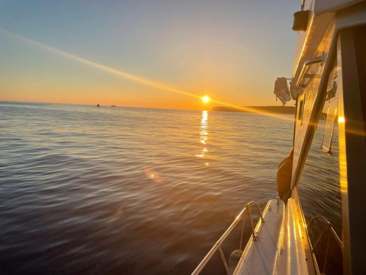Lampedusa: Sunset Boat Tour With Aperi-Dinner and Dolphins - Experience Highlights