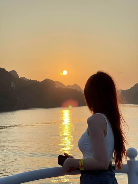 Lan Ha Bay Luxury Day Cruise: Kayak, Water Slides, Jacuzzi - Included Services