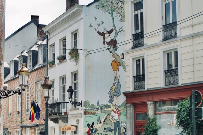 Land of Comics Outdoor Escape Game in Brussels - Smartphone-Based Gameplay