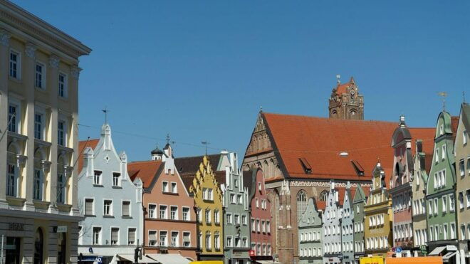 Landshut and Trausnitz Castle Private Guided Walking Tour - Unique Features of Trausnitz Castle