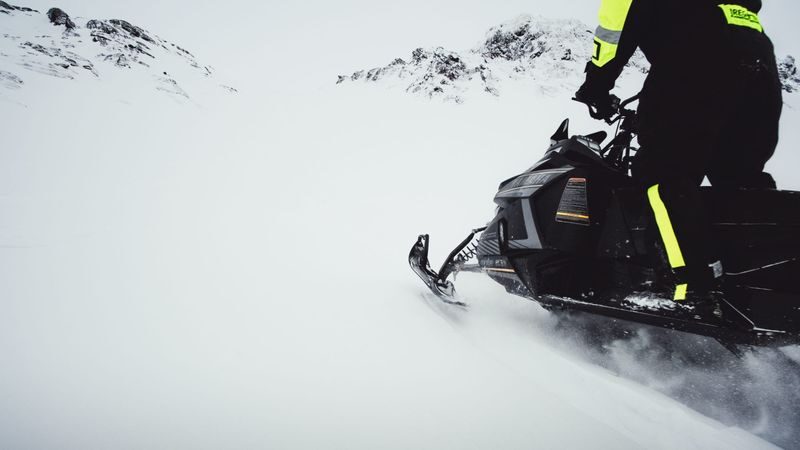 Langjokull fast pace snowmobile experience in Gullfoss - Four hours, with one hour on the snow
