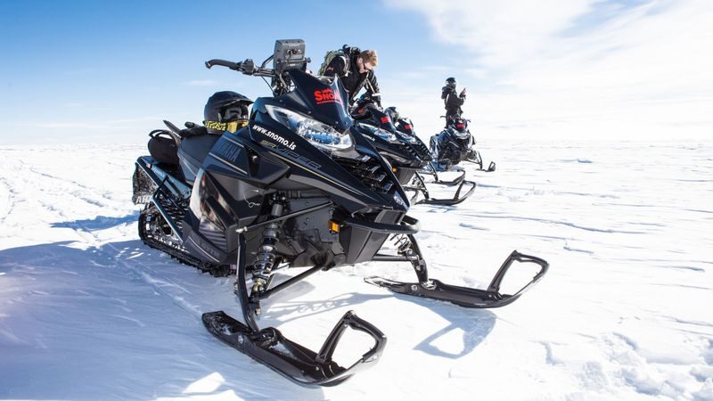 Langjokull fast pace snowmobile experience in Gullfoss - Dress for wind, wet snow and shifting weather