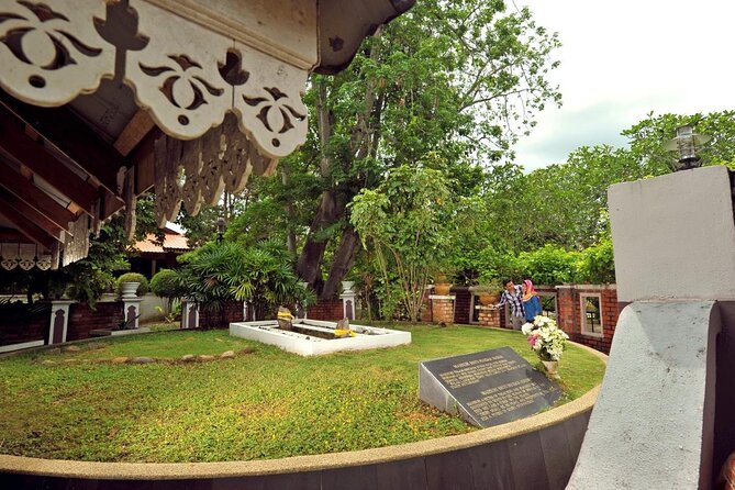 Langkawi Myth & Legend Tour MahsuriTomb TelagaTujuh BerasTerbakar - Myth and Legend Insights