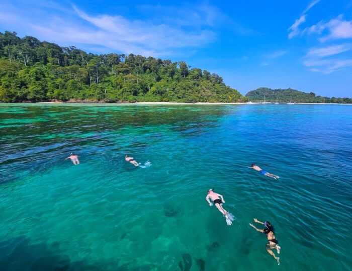 Lanta: Koh Rok & Koh Haa Snorkel & Beach Tour by Speedboat - Destinations: Koh Haa and Koh Rok